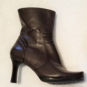 Nine West Apartment Boots in Dark Brown